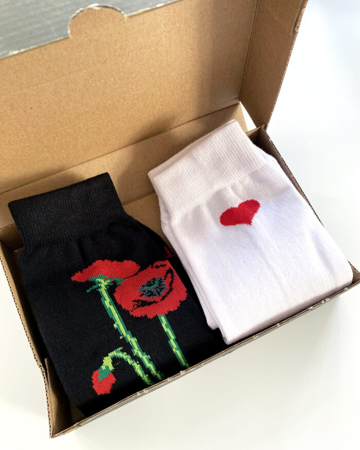 1 red paparouna & 1 red heart